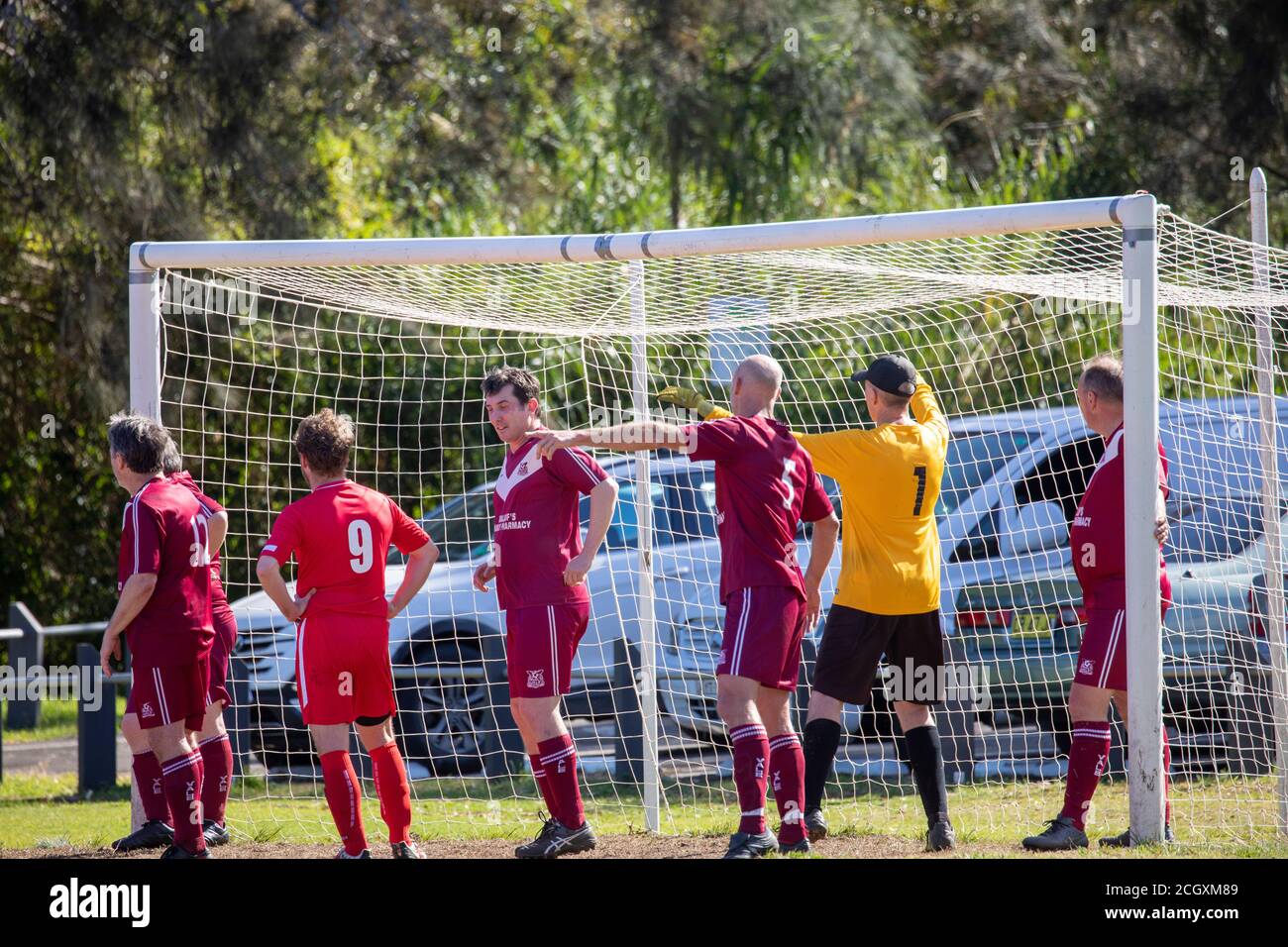 La squadra australiana di calcio e calcio locale difende un angolo, Sydney, Australia Foto Stock