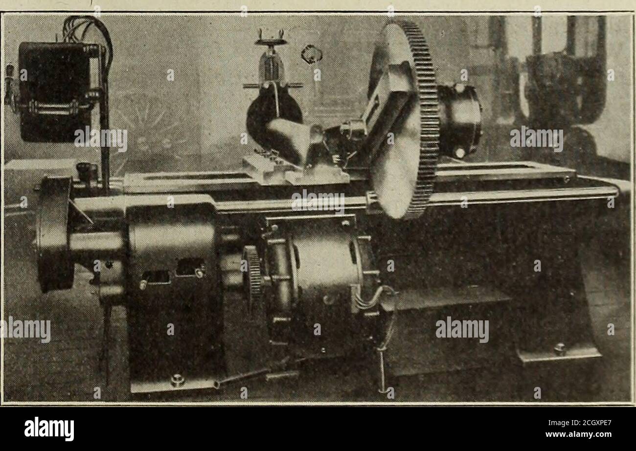 . Il meccanico principale ferroviario [microform] . t Boulton sono stati una giustificazione della vista anteriore degli uomini responsabili dell'installazione in un momento in cui la questione dell'idoneità dei negozi di energia elettrica per ferrovia è stata molto discussa. L'intera fase di stallo elettrico è stata realizzata con l'apparecchiatura Westinghouse Electric & Manu-Facturing Co. Le grandi nuove opere della National Sanitary Mfg Co., che si trova a Salem, Ohio, sono dotate in tutto il sistema di Kirk-wood di combustibile olio bruciato come prodotto dalla Tate, Jones & Co., di Pittsburg, Pa. A causa delle peculiari condizioni topografica, IT i Foto Stock