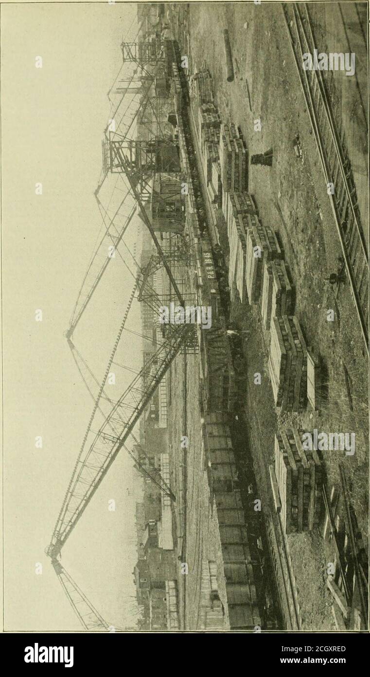 . Ingegnere americano e giornale ferroviario. Uring il trasferimento dal primo laureato al secondo, se questo trasferimento è madeafter la determinazione del catrame, o come parte di questa determinazione, come descritto. Ci sarebbero, quindi, 97 centimeters cubici di soluzione di benzina, che contiene tutti gli acidi di catrame. Ma nel caso supposto troviamo che 80 centimetri cubici di thissolution contengono 9 centimetri cubici di acidi di catrame. Almeno 97 centimetri cubici, o tutta la soluzione di benzina, contiene (80 : 97 :: 9 : 10 91) 10.91 centimetri cubici di taracidi, o questa quantità diversamente espressa Foto Stock