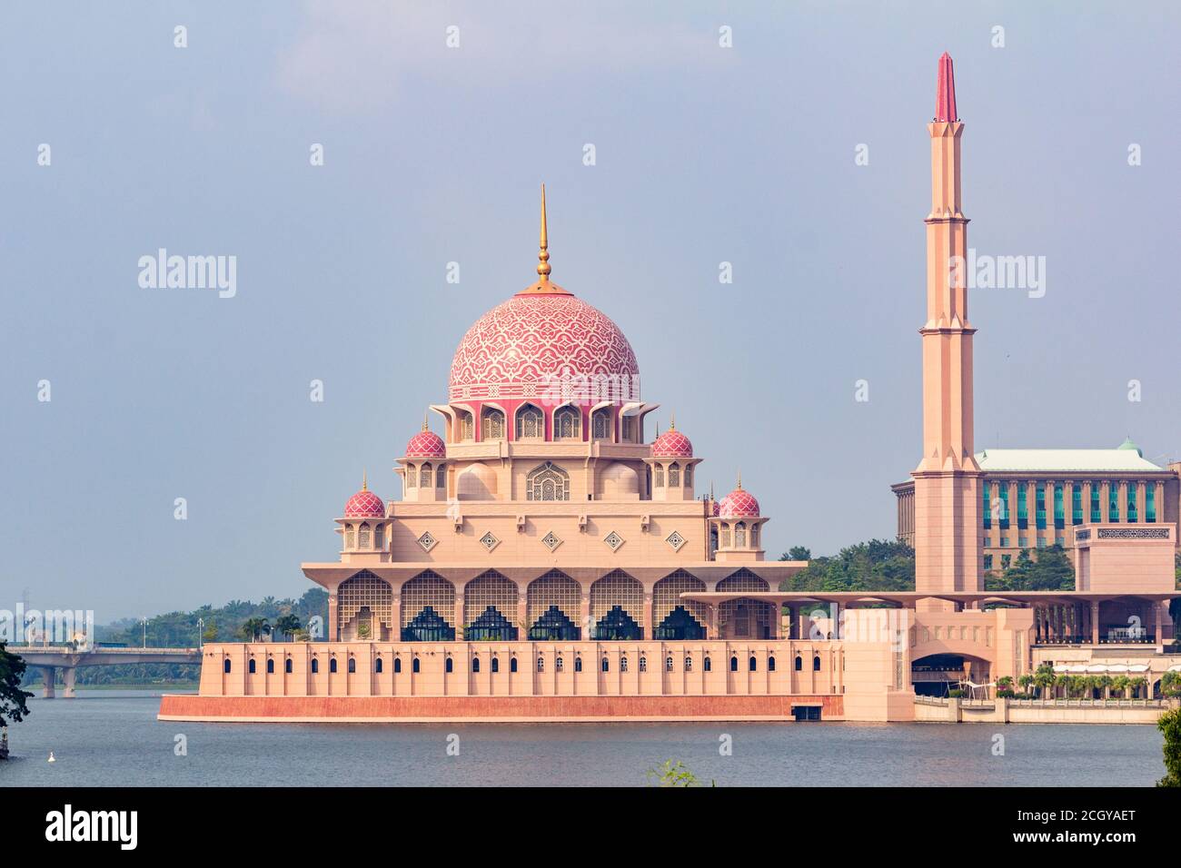Il Masjid Putra è la moschea principale di Putrajaya, Malesia Foto Stock
