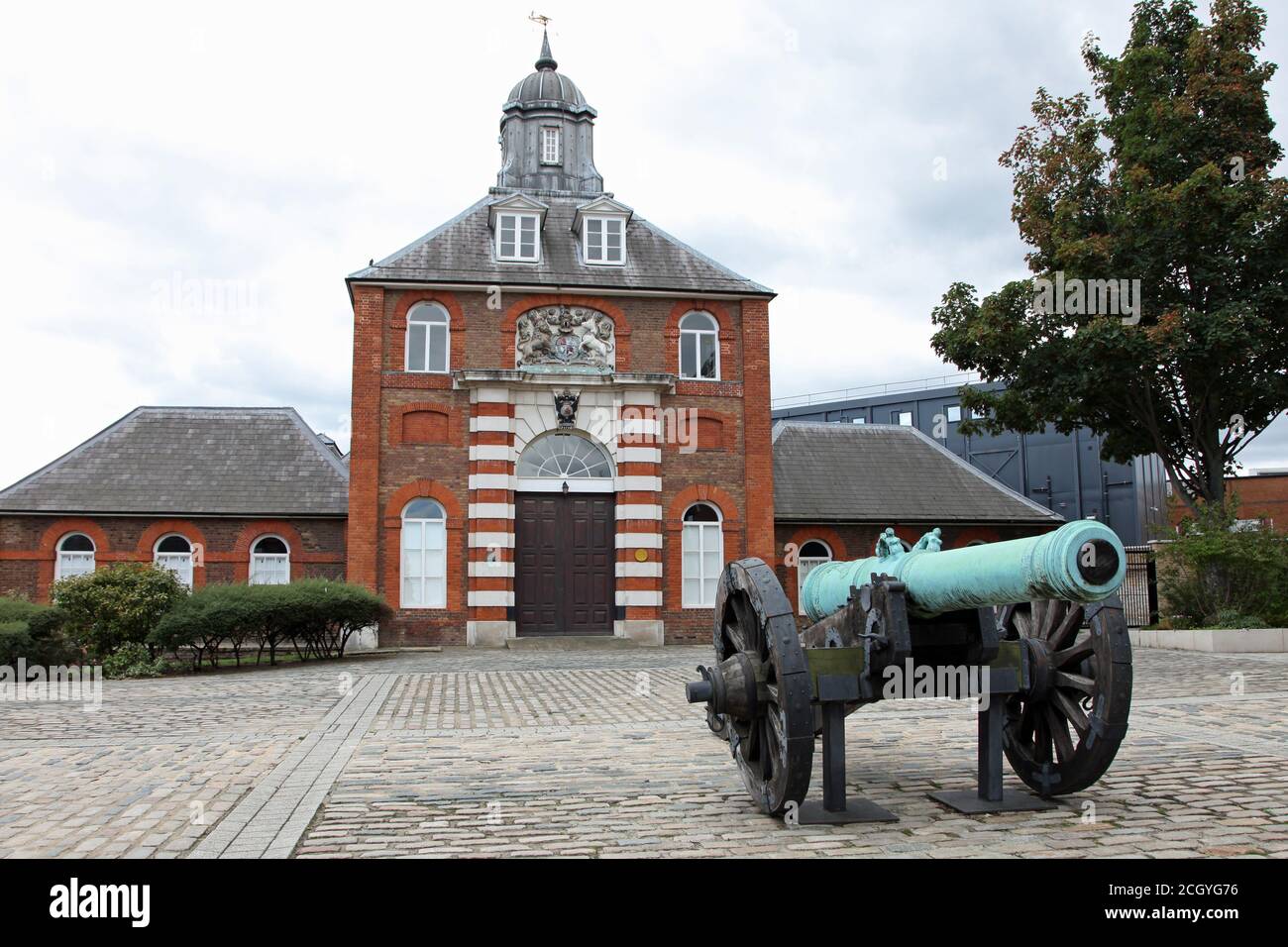 Royal Brass Foundry e vecchio cannone, Royal Woolwich Arsenal, Londra Inghilterra Foto Stock