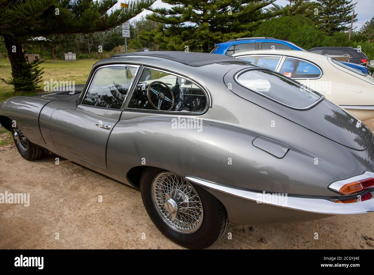 1967 Model Classic jaguar e TYPE CAR presso Palm Beach, Sydney, Australia Foto Stock