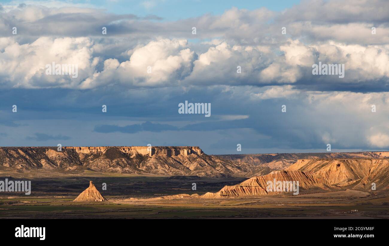 Bardenas Reales, Navarra/Spagna; 06 marzo 2018. Il Parco Naturale e Riserva della Biosfera di Bardenas Reales si trova a se Navarra, nel centro della E. Foto Stock