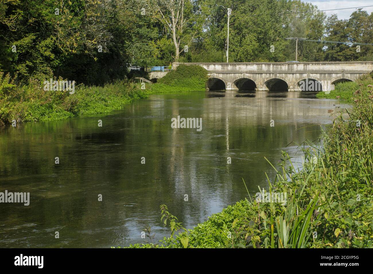Il ponte principale River Kennett a Hungerford, Berkshire Foto Stock