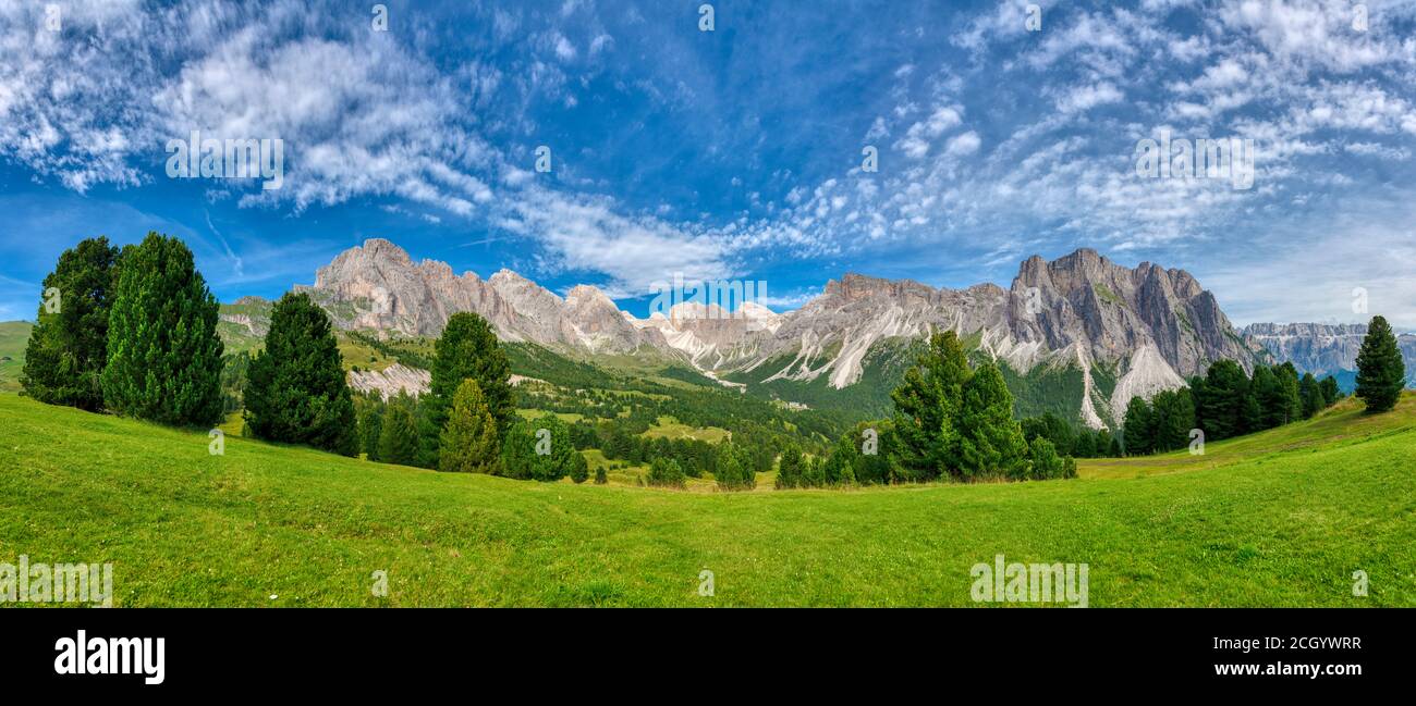 Paesaggio del gruppo Puez-Odle e la montagna Stevia in Val Gardena, Dolomiti Foto Stock