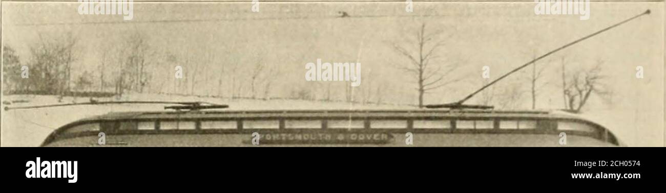 . La rassegna della ferrovia di strada. Oist copre due linee di binari, come si vedrà nell'illustrazione. I morsetti in acciaio sono fissati ai carcassoni ai quali sono fissati i ganci della gru e, poiché tutti i blocchi percorrono la stessa velocità. Il cassone viene sollevato da un gruppo di carrelli e delmotore di traslazione messo in funzione, trasferendo il cassone ad un altro gruppo di carrelli. Questa operazione di sollevamento e trasferimento del cassone re-(|nircs ma alcuni momenti e un solo uomo è necessario prestare attenzione al sollevamento e alla marcia, anche se è necessario avere degli assistenti per posizionare i carrelli sotto il cassone quando quest'ultimo è lowe Foto Stock