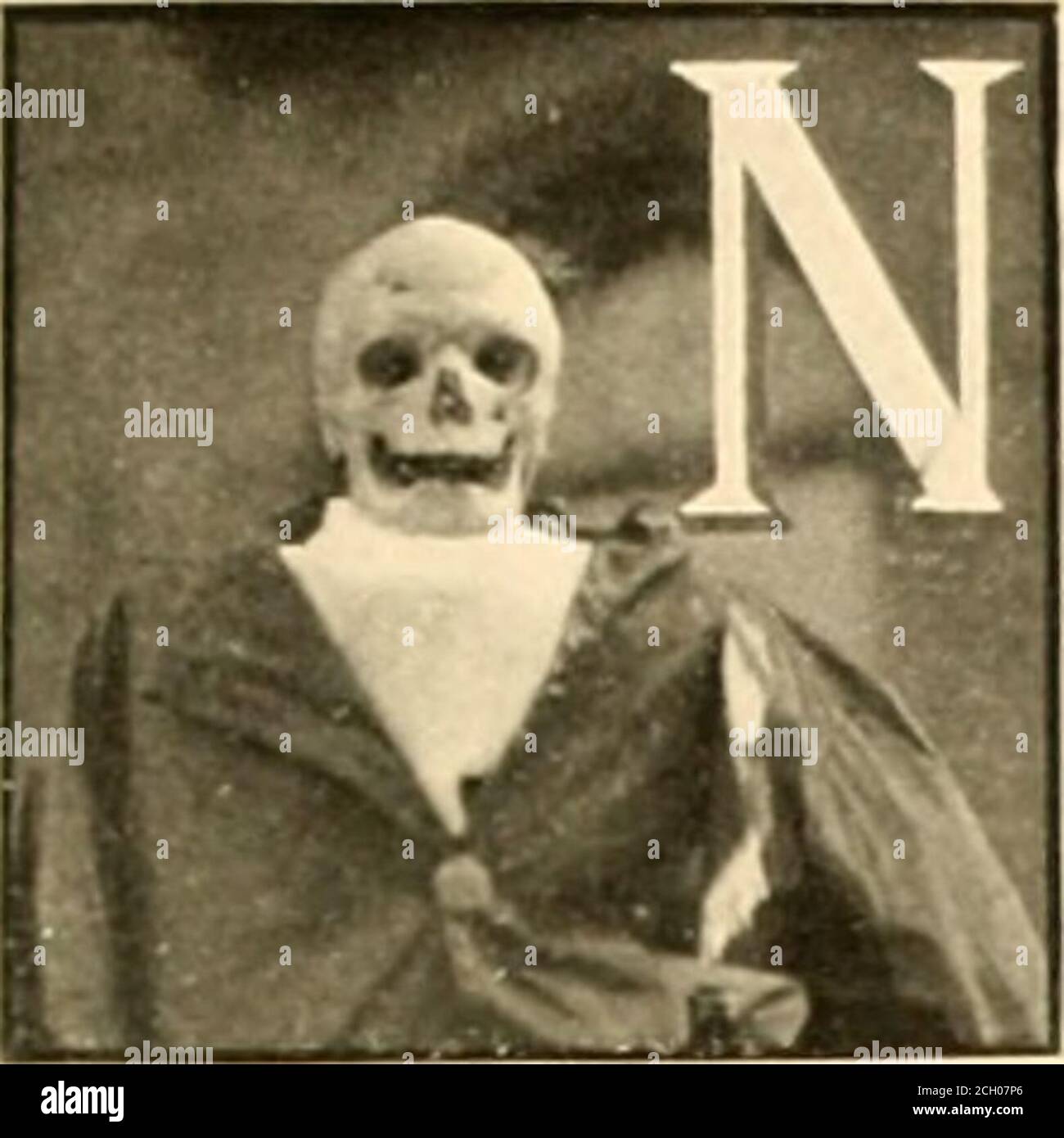 . Libro del blu reale. Er e ghiaccio dalla salamoia dell'oceano. ISE(|uipped anche con un machineshop completo. Il prezzo originario dei contrattili si,127,000, ma questa cifra delle cosce è stata in qualche modo aumentata da macchine adunzionali installate. Il molo sarà di grande utilità nelle Filippine. Al momento il governo degli Stati Uniti non ha strutture di approdi degni del nome nelle acque pacificabili. Con il bacino asciutto di stazionò Olongapo, e la nostra fornitura di carbone lì keptup, sarà un più potente aggiunto per lo squadrone del Pacifico. Attualmente, quando l'acruiser o la corazzata devono b Foto Stock