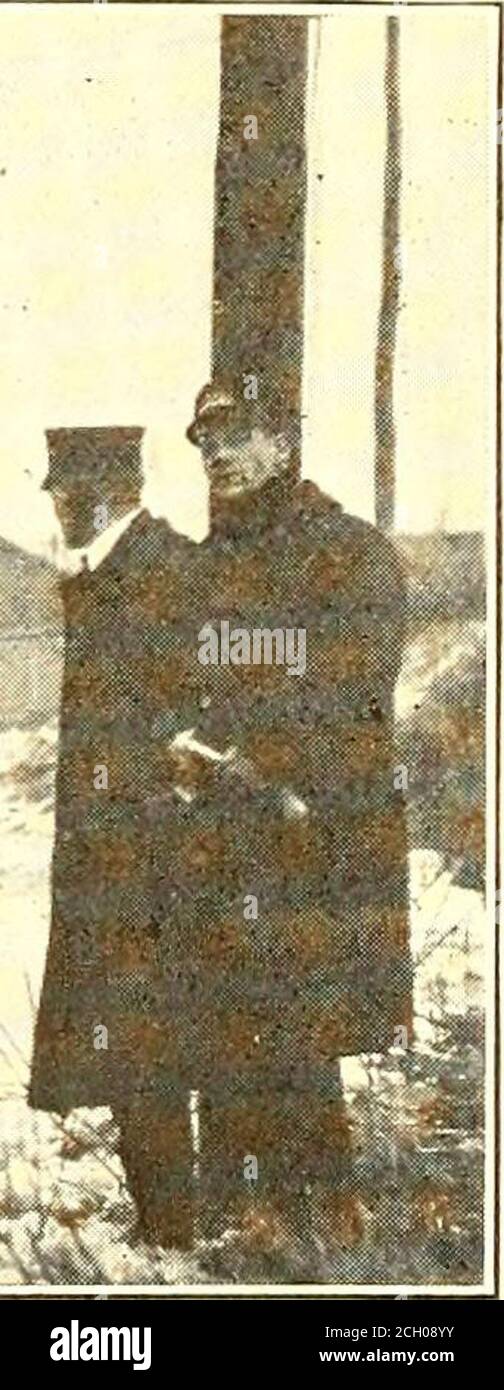 . Giornale ferroviario elettrico . TED CASO DI INSUFFICIENZA DRENANTE notevolmente diminuito. Inconseguenza, il tasso di rottura delle rotaie a jointsaumenta ed il difficile-tà nel fare le riparazioni essere-viene più pronunciato.vi è difficoltà nel findingrotaie ugualmente usurate per ritagliare il cingolo, e moremolatura e saldatura è necessario nel livellamento delle teste. A volte non è disponibile un magazzino di rotaie di seconda mano adatto per lavori di riparazione e nelle valige è consuetudine selezionare alcune sezioni di linee, generalmente in regioni di uscita per il relayingcon nuova rotaia, liberando così la vecchia rotaia per la riparazione utile altrove. Foto Stock