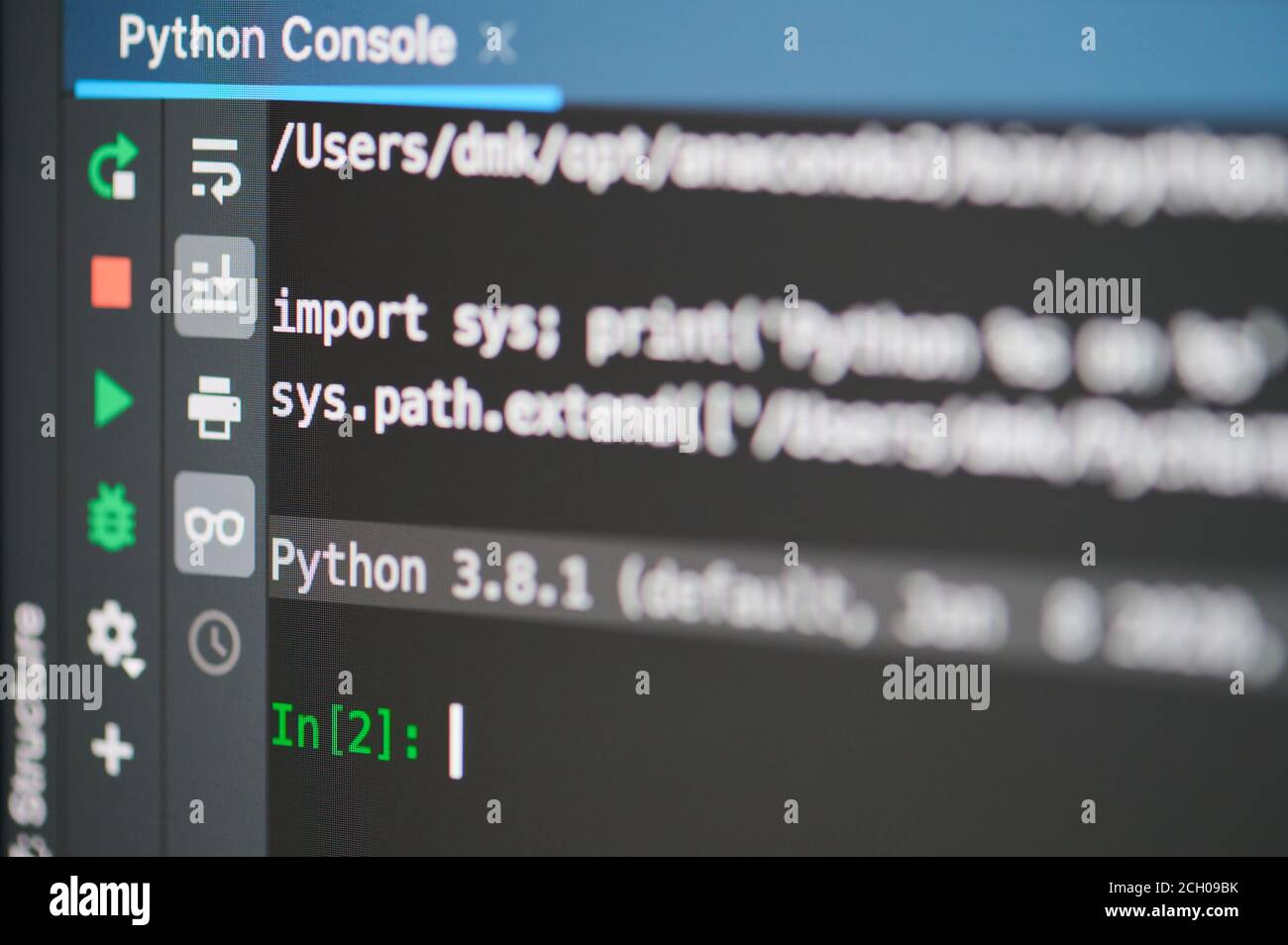 New york, USA - 13 settembre 2020: Console di programmazione Python sullo schermo del computer vista ravvicinata Foto Stock