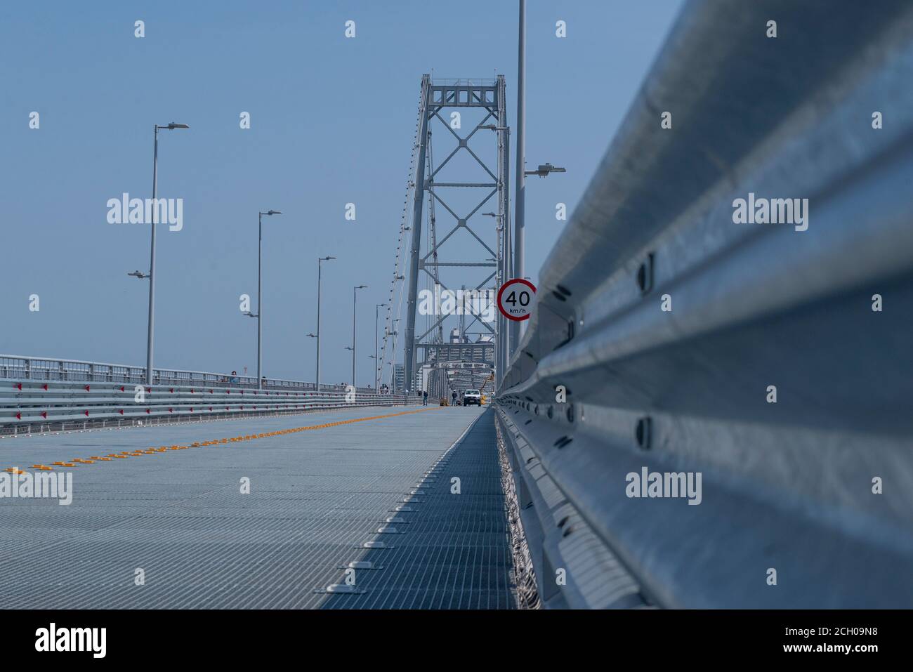 Vista del ponte Hercilio Luz sull'Oceano Atlantico. Collega il continente all'isola di Florianópolis. . Cartolina e simbolo della città, il Foto Stock