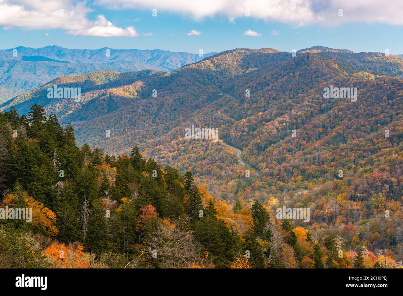 Parco Nazionale di Great Smoky Mountains, Tennessee, Stati Uniti d'America che si affaccia la ritrovata Pass in autunno. Foto Stock