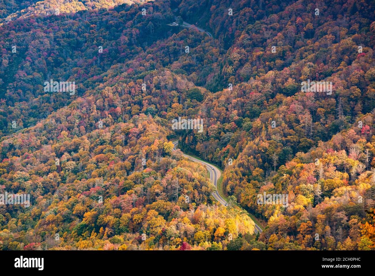 Parco Nazionale di Great Smoky Mountains, Tennessee, Stati Uniti d'America che si affaccia la ritrovata Pass in autunno. Foto Stock