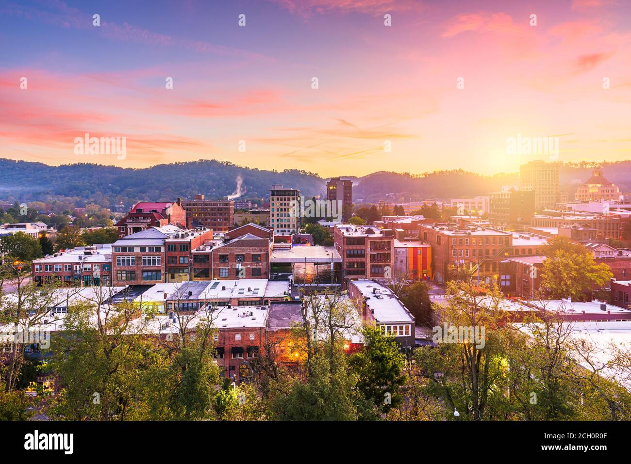 Asheville, North Carolina, Stati Uniti d'America skyline del centro al tramonto. Foto Stock