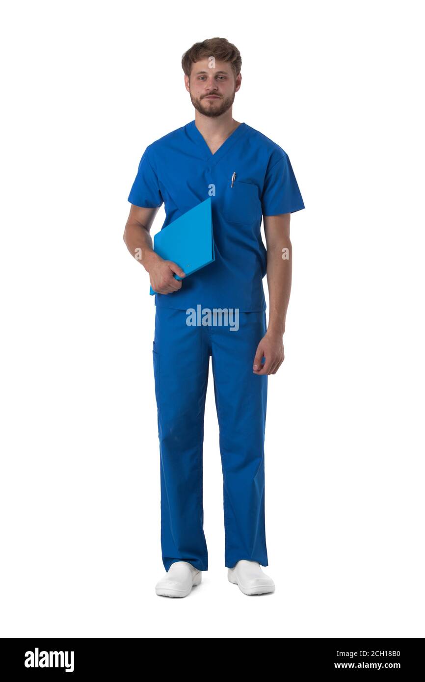 Infermiera maschile in uniforme blu con stetoscopio e cartella documenti  isolati su sfondo bianco, verticale a tutta lunghezza Foto stock - Alamy