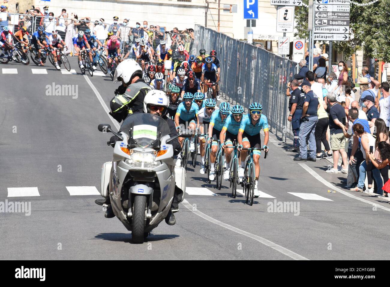 loreto, Italia, 13 Set 2020, un momento di gara durante la 7^ Tappa Pieve Torina - Loreto, Ciclismo Tirreno Adriatico - Credit: LM/Roberto Bartomeoli/Alamy Live News Foto Stock