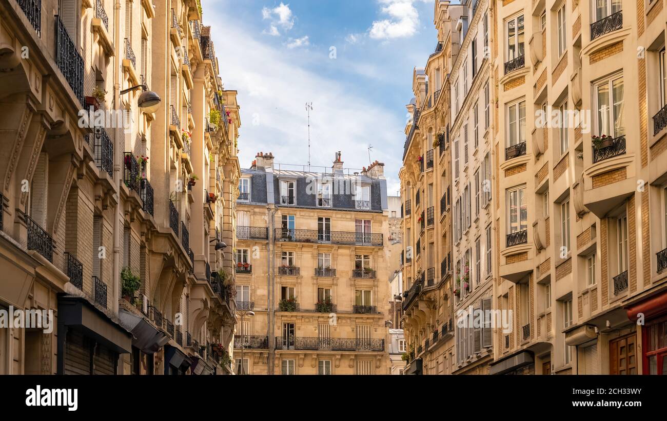 Parigi, bellissimo edificio, tipica facciata parigina Foto Stock