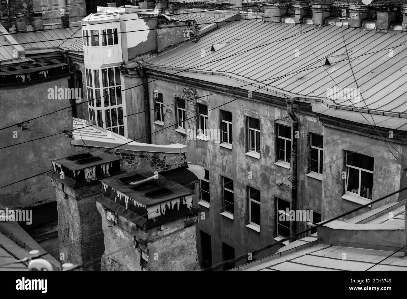 Vista sui tetti di San Pietroburgo. Foto in bianco e nero Foto Stock
