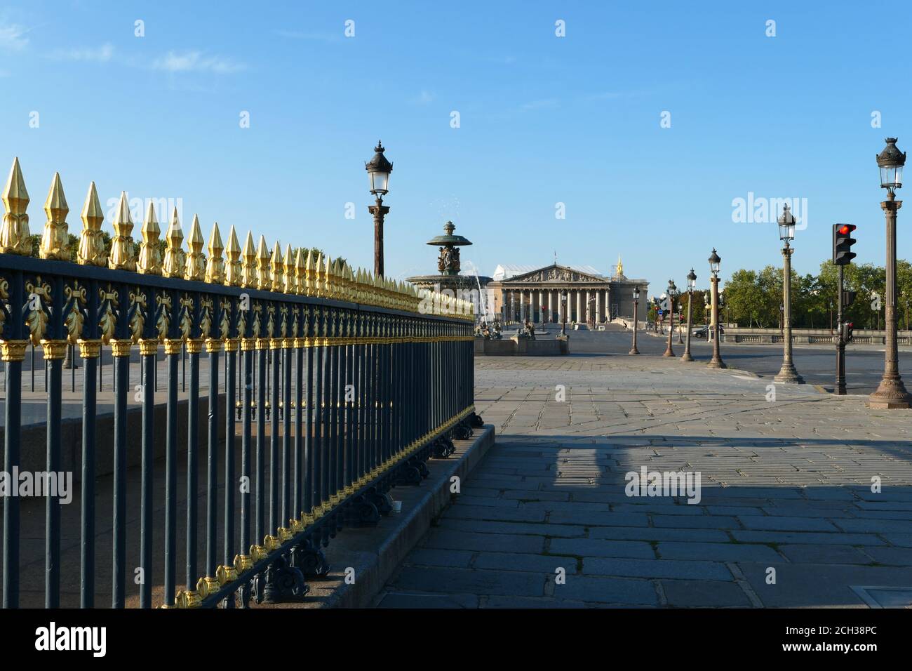 Parigi, Francia. Settembre 13 2020. Monumento storico. Famoso luogo della Concorde nel centro della città. Edificio politico dell'Assemblea Nazionale Foto Stock