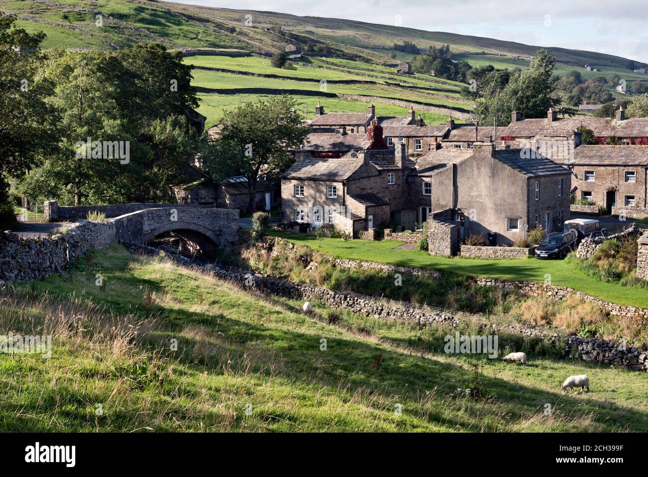 Il pittoresco villaggio di Thwaite, a Swaledale, Yorkshire Dales National Park, Regno Unito Foto Stock