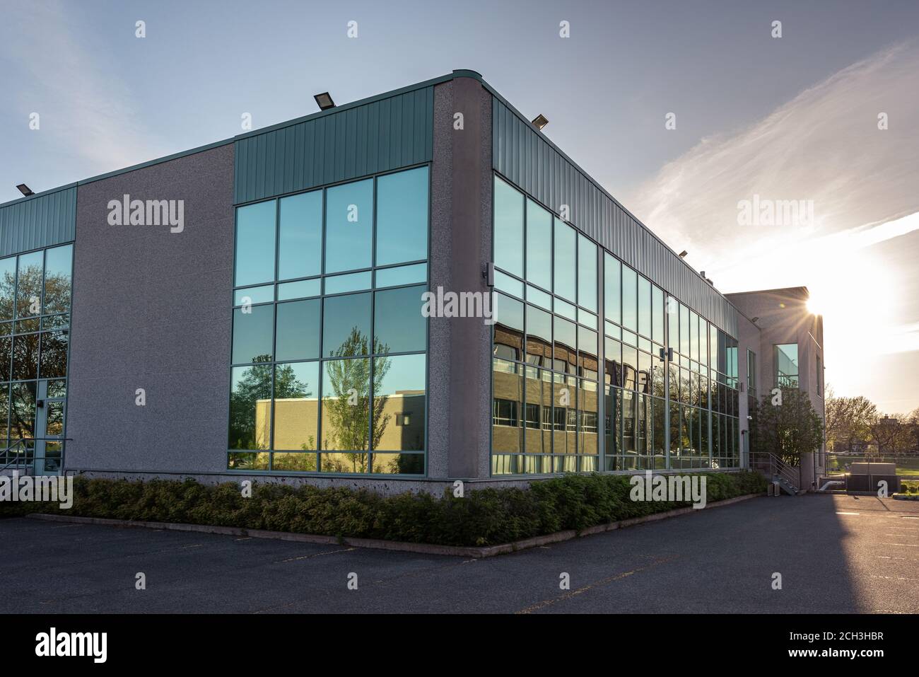 Una parte della facciata esterna di un generico piccolo edificio Foto Stock