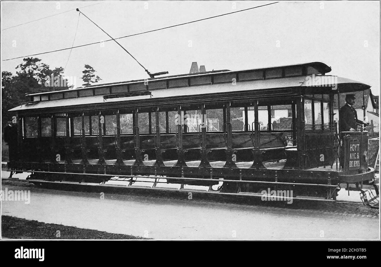 . Strade e ferrovie elettriche, 1902 .. . AUTO INTERURBANA SULLA FERROVIA DI CLEVELAND, ELYRIA E WESTERN. TIPO LUNGO DI AUTO APERTA, IN USO A BUFFALO, NEW YORK. AUTOMOBILI E ATTREZZATURE VARIE. 203 i circuiti sono eseguiti in condotti di elettro-amianto. Il sistema è stato costruito con l'idea di securingassoluto e controllo istantaneo, con la minimumliabilitj^ a collisioni, incendi, o altre vittime. La vitalimportance dei controllori di automobile giustifica l'immenseamount di soldi ed energia che è stato speso nell'ideare i sistemi moderni. Nel capitolo verrà fornito un breve riferimento ai motori del tolarger Foto Stock