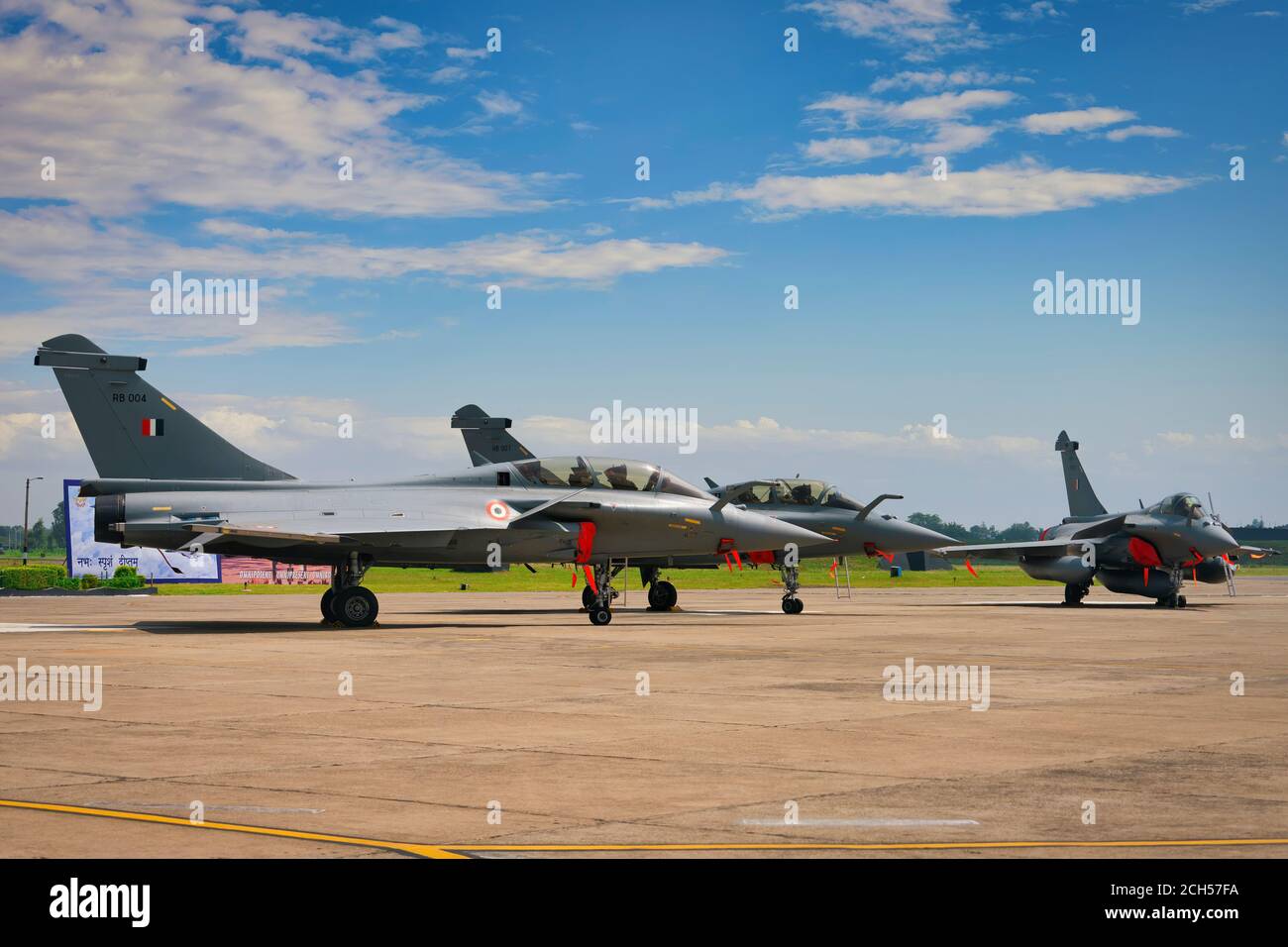 I nuovi aerei da combattimento Rafale dell'Indiana Air Force ad Ambala Air Forza base durante la cerimonia di induzione formale Foto Stock
