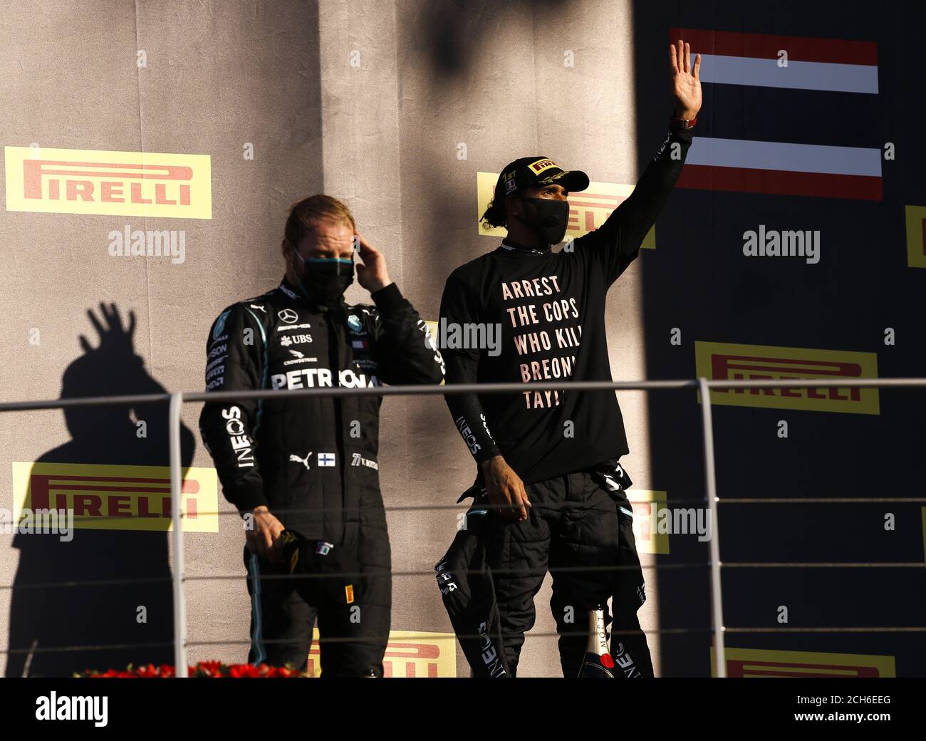 Podio: HAMILTON Lewis (gbr), Mercedes AMG F1 GP W11 Hybrid EQ Power+, BOTTAS Valtteri (fin), Mercedes AMG F1 GP W11 Hybrid EQ Power+, durante la forma Foto Stock