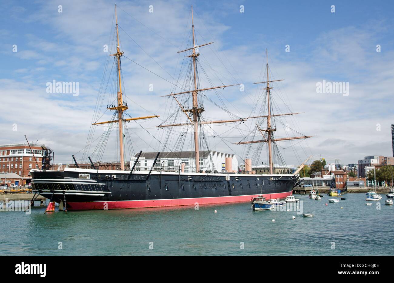 Portsmouth, Regno Unito - 8 settembre 2020: La storica Harrior HMS - la prima nave da guerra in ferro in Gran Bretagna - vista dal mare a Portsmouth Harbour, Ham Foto Stock