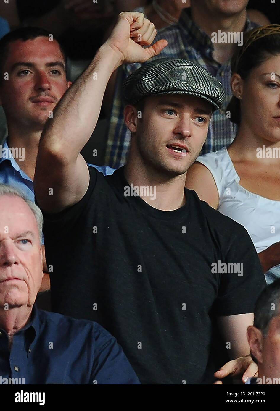 Justin Timberlake sul centro di corte che guarda Andy Roddick. Wimbledon Tennis Championships, Londra. 27/6/2009. CREDITO IMMAGINE : MARK PAIN / ALAMY Foto Stock