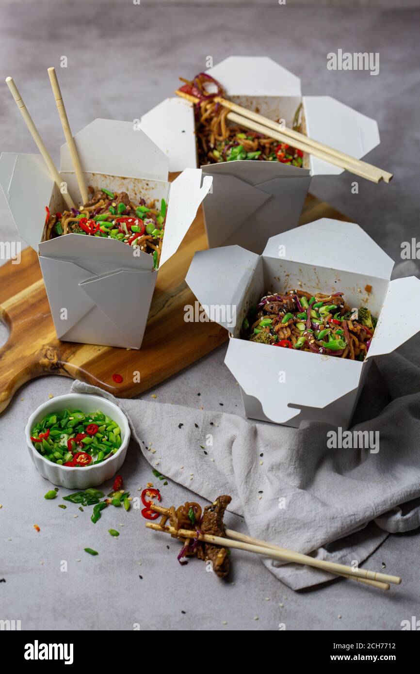 Carne di manzo cinese Takeout fatta in casa Chow Mein Foto Stock