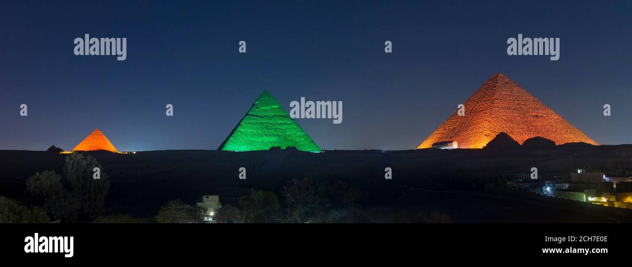 Le tre piramidi principali di notte, Giza, Egitto Foto Stock