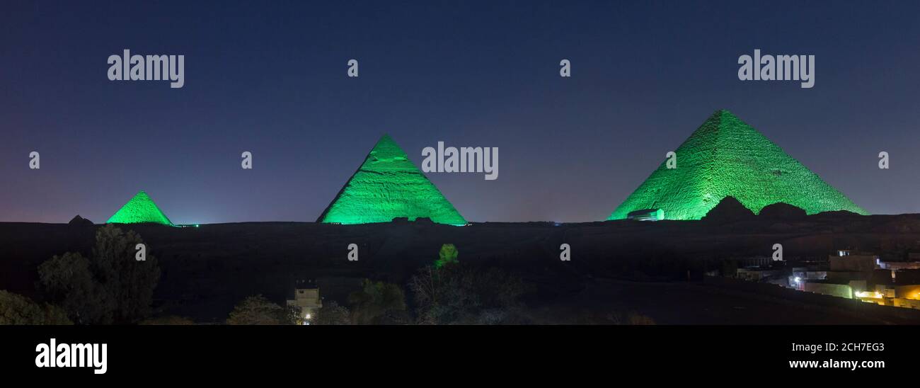 Le tre piramidi principali di notte, Giza, Egitto Foto Stock