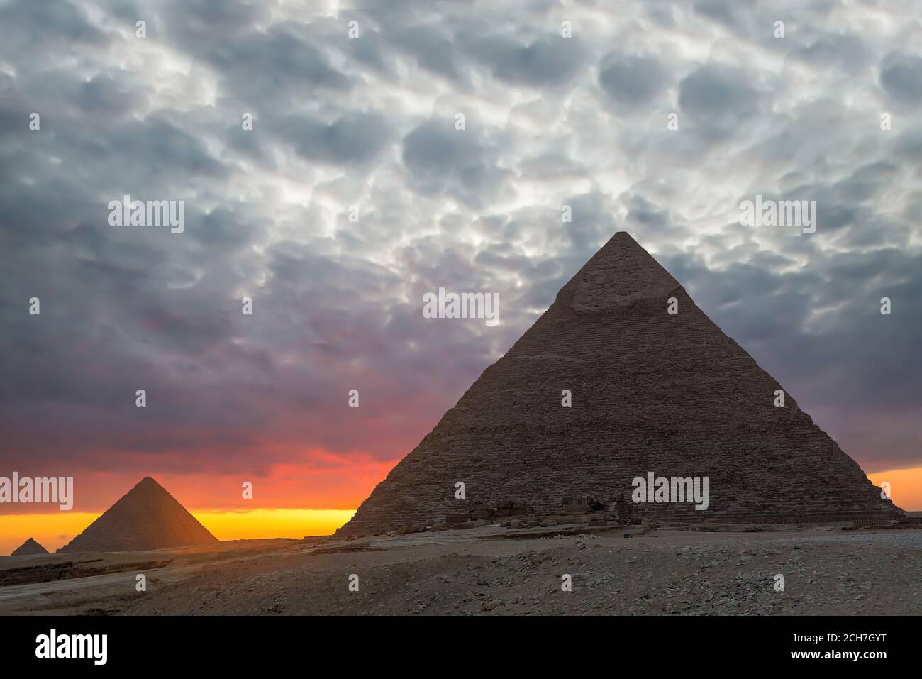 Tramonto alle Piramidi, Giza, Cairo, Egitto Foto Stock