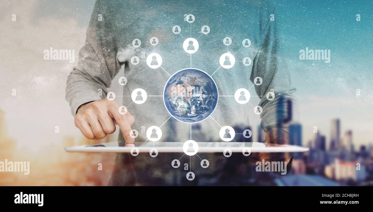 Networking globale e networking aziendale globale. Elementi di questa immagine sono forniti dalla NASA Foto Stock