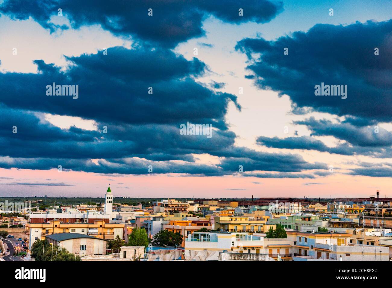 Splendida vista sui tetti di Giovinazzo, affascinante cittadina vicino Bari in Puglia nel sud Italia Foto Stock