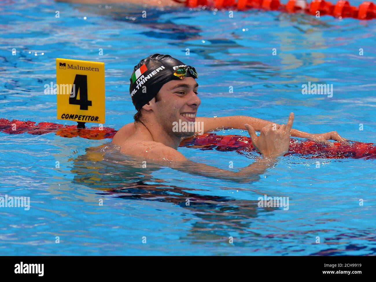 Gregorio Paltrinieri in Italia celebra la vittoria della finale Freestyle da 1500 m maschile durante il giorno 10 del Campionato europeo di Aquatica al London Aquatics Centre di Stratford. Foto Stock