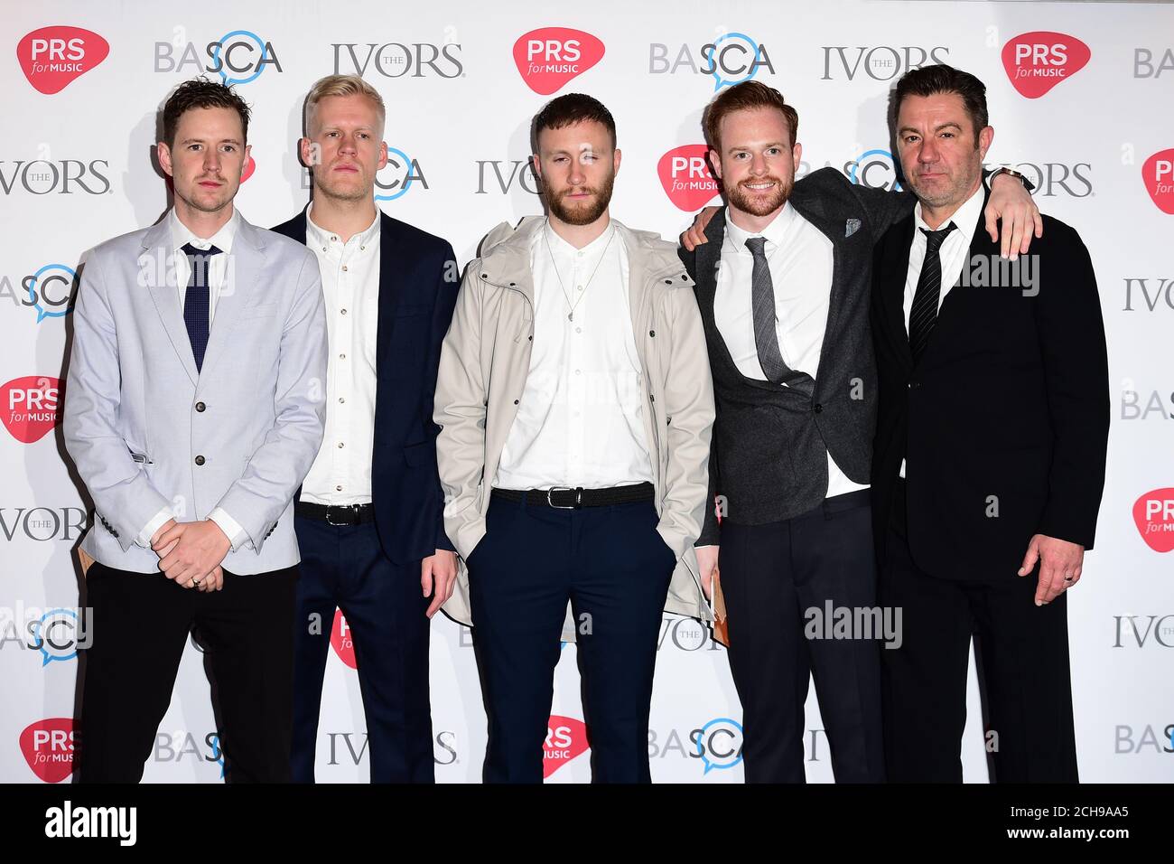 Snake HIPS partecipa al sessantunesimo premio annuale Ivor Novello Music Awards alla Grosvenor House di Londra. PREMERE ASSOCIAZIONE foto. Data immagine: Giovedì 19 maggio, 2016. Guarda la storia di PA SHOWBIZ Novello. Il credito fotografico dovrebbe essere: Ian West/PA Wire Foto Stock