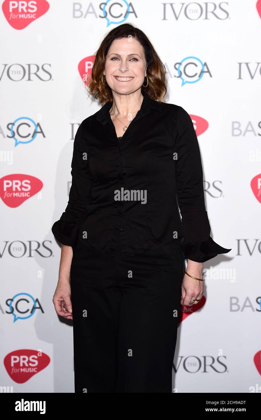 Alison Moyet partecipa al 61° Premio musicale annuale Ivor Novello alla Grosvenor House di Londra. PREMERE ASSOCIAZIONE foto. Data immagine: Giovedì 19 maggio, 2016. Guarda la storia di PA SHOWBIZ Novello. Il credito fotografico dovrebbe essere: Ian West/PA Wire Foto Stock