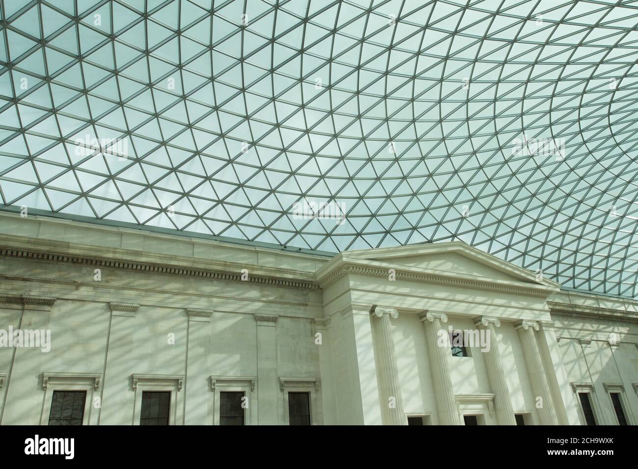 Londra, Inghilterra; 24 maggio 2014. Tetto del British Museum. Il museo ha una collezione permanente di 8 milioni di opere, tra cui la pietra Rosetta e il gr Foto Stock