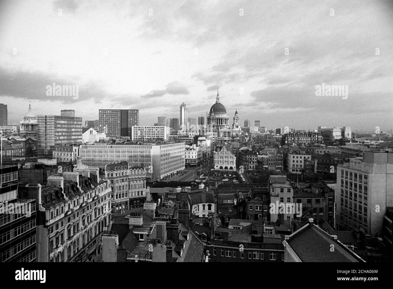 Una vista generale dello skyline di Londra dalla cima del tetto della Press Association. Foto Stock