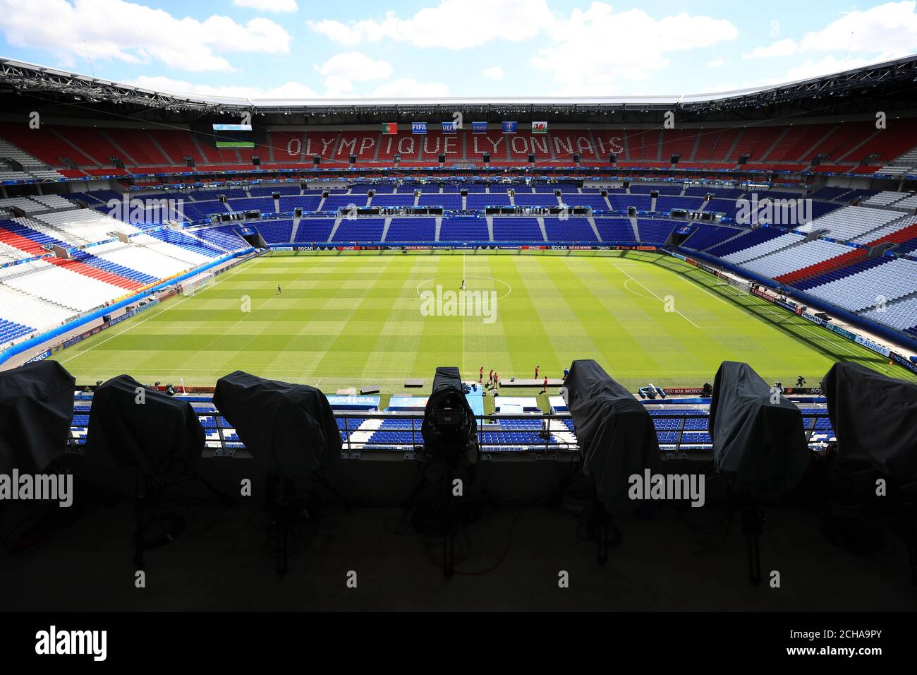 Una visione generale dello Stade de Lyon prima dell'UEFA Euro 2016, partita semifinale, Lione. Foto Stock