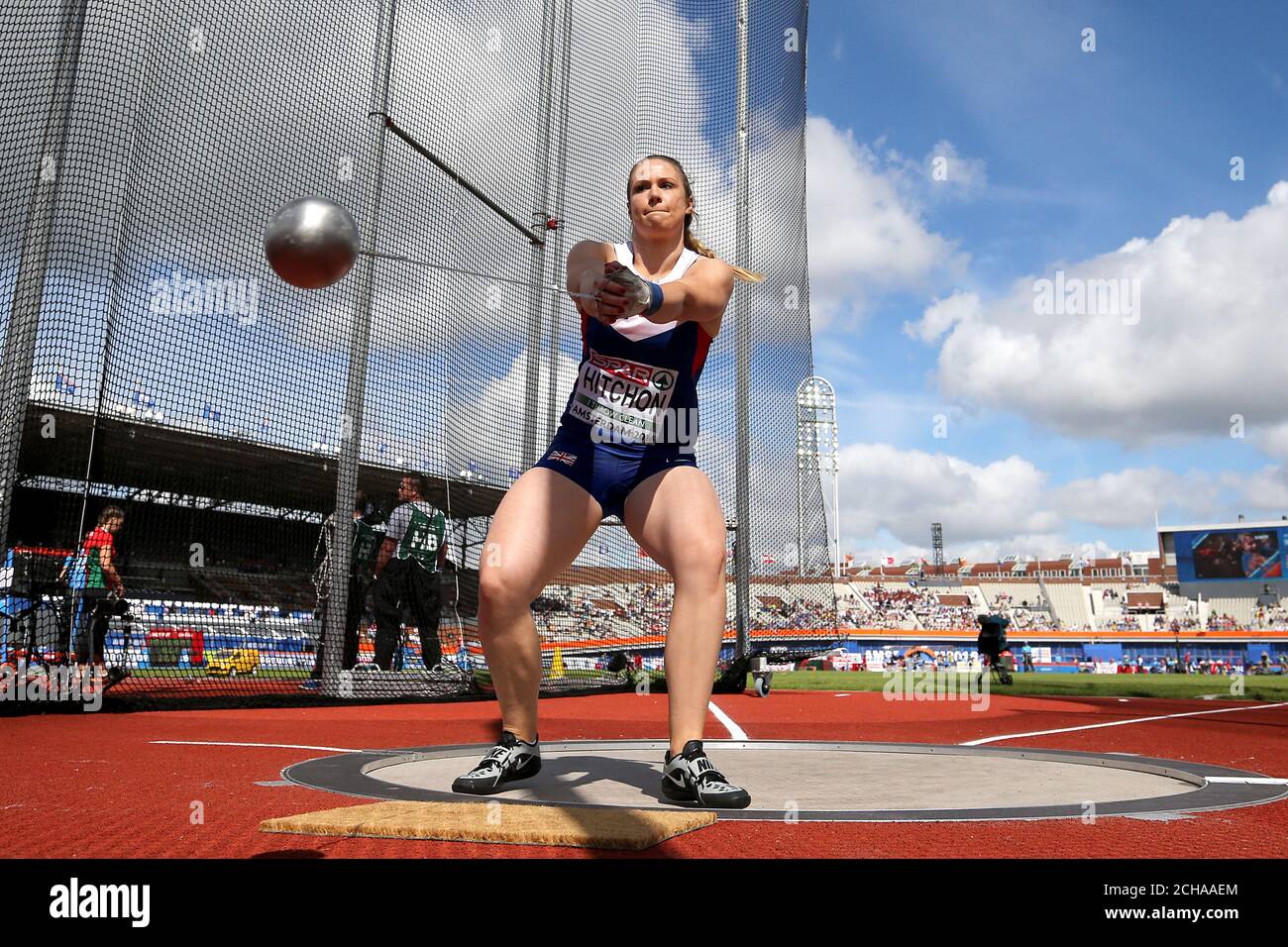 Sophie Hitchon della Gran Bretagna in azione nella disciplina del martello durante il primo giorno dei Campionati europei di atletica 2016 allo Stadio Olimpico di Amsterdam. Foto Stock