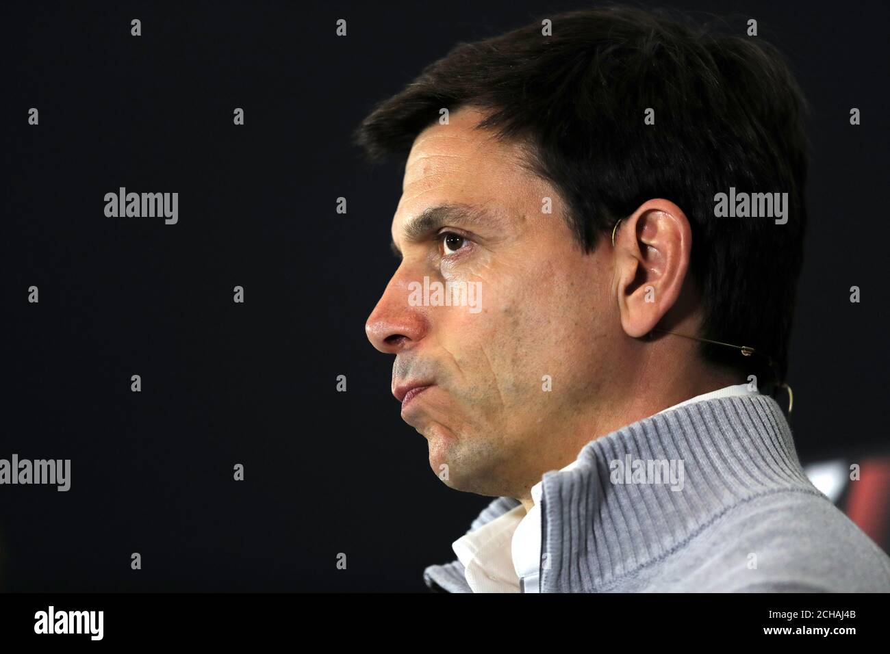 Il team principal della Mercedes Toto Wolff durante la giornata di prove libere per il Gran Premio di Gran Bretagna 2016 al circuito di Silverstone, Towcester. PREMERE ASSOCIAZIONE foto. Data immagine: Venerdì 8 luglio 2016. Vedere PA storia AUTO British. Il credito fotografico dovrebbe essere: David Davies/PA Wire. RESTRIZIONI: Solo per uso editoriale. Uso commerciale con il previo consenso dei team. Per ulteriori informazioni, chiamare il numero +44 (0)1158 447447. Foto Stock