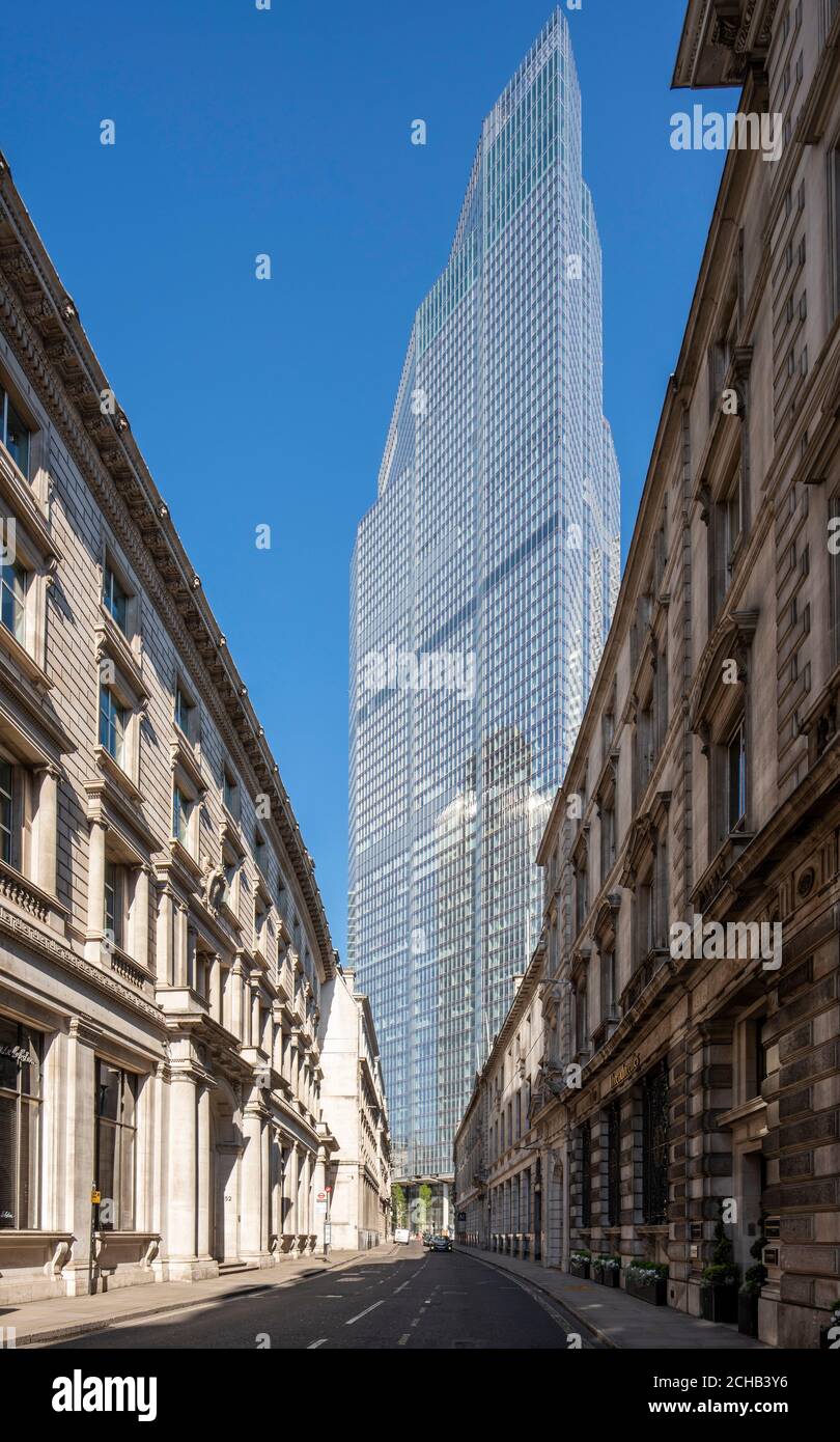 Vista dell'elevazione occidentale da Threadneedle Street, con il sole completamente su 22 Bishopsgate. Blocco della città di Londra 2020 - 22 Bishopsgate, Londra, Unite Foto Stock