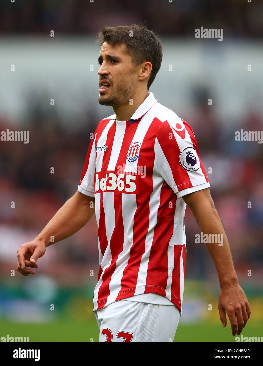 Stoke City's Bojan durante la partita della Premier League allo stadio Bet 365 di Stoke-on-Trent. Foto Stock