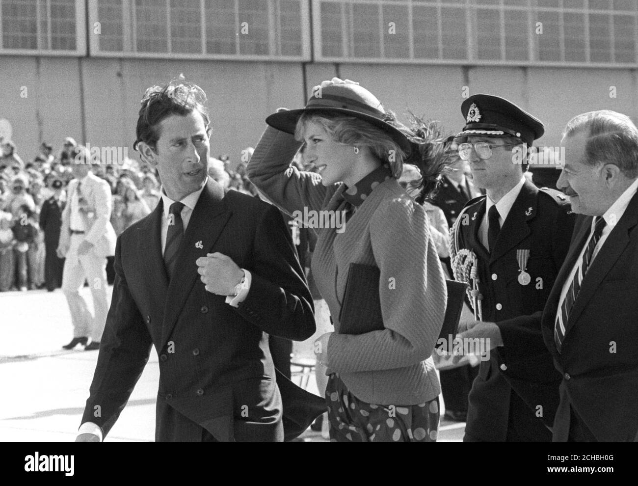 La Principessa del Galles lascia una cena formale alla Government House di Edmonton, alla vigilia del suo 22° compleanno. Foto Stock