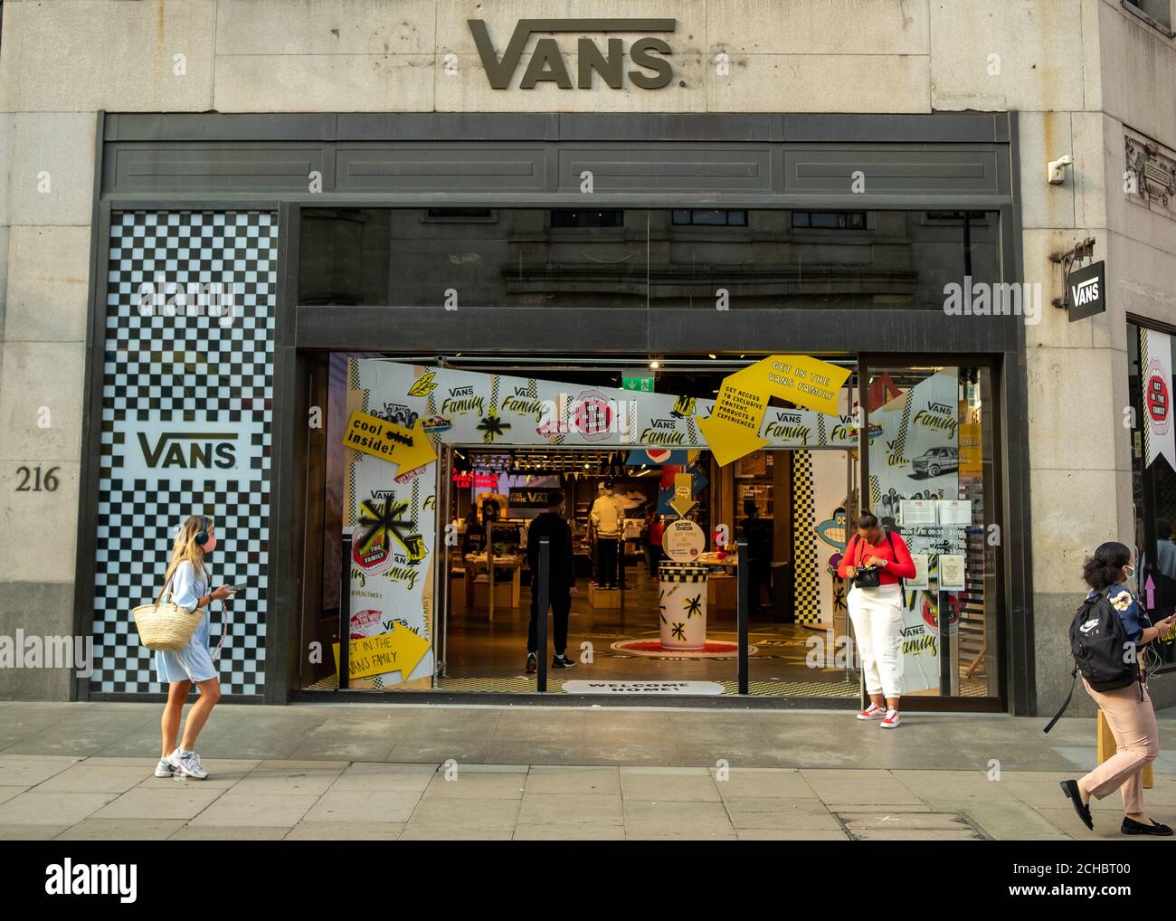 Vans footwear immagini e fotografie stock ad alta risoluzione - Alamy