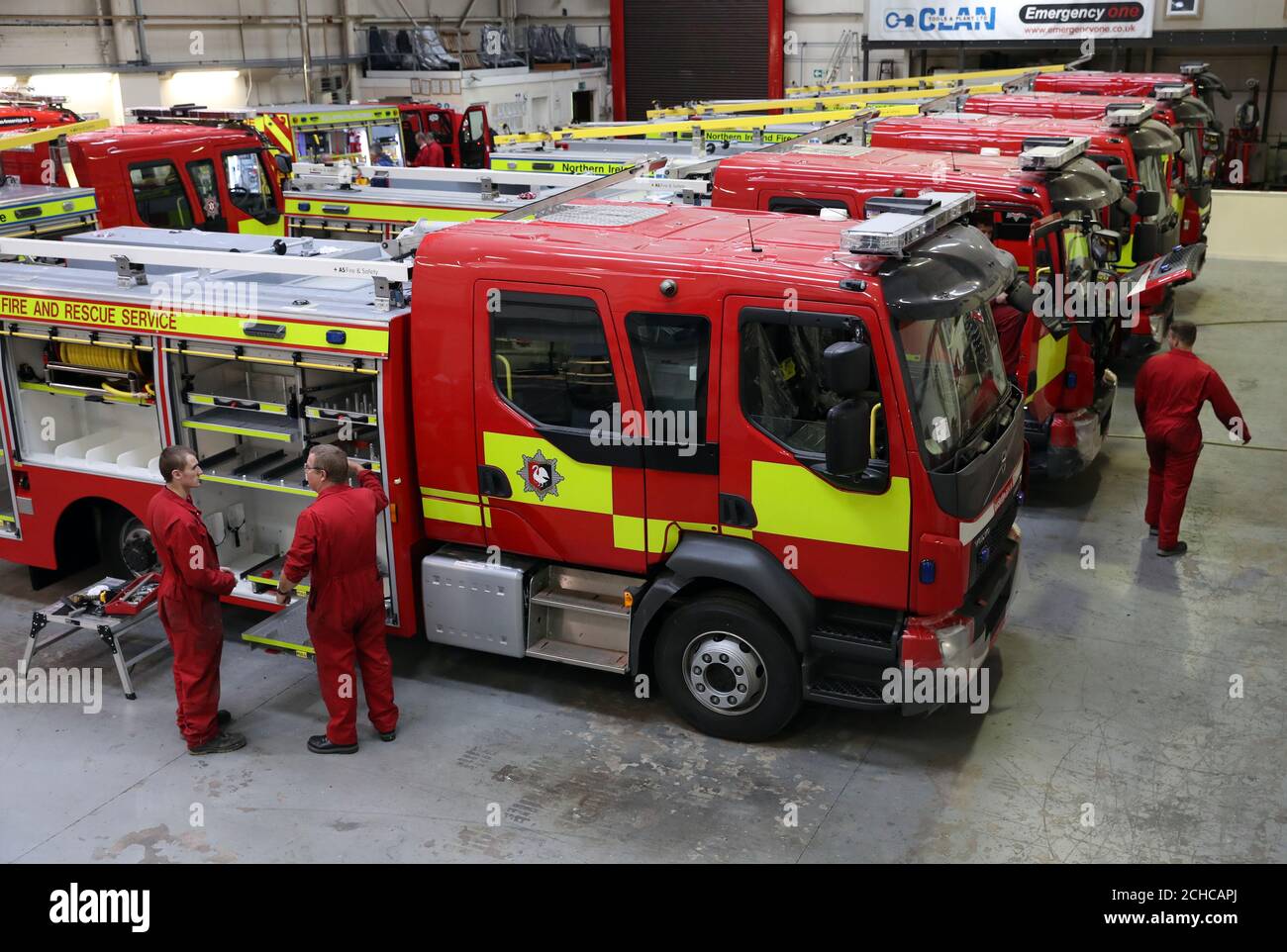 Una visione generale dell'officina di Emergency One a Cumnock, uno dei principali produttori britannici di veicoli e apparecchi antincendio, di soccorso e di emergenza. Foto Stock