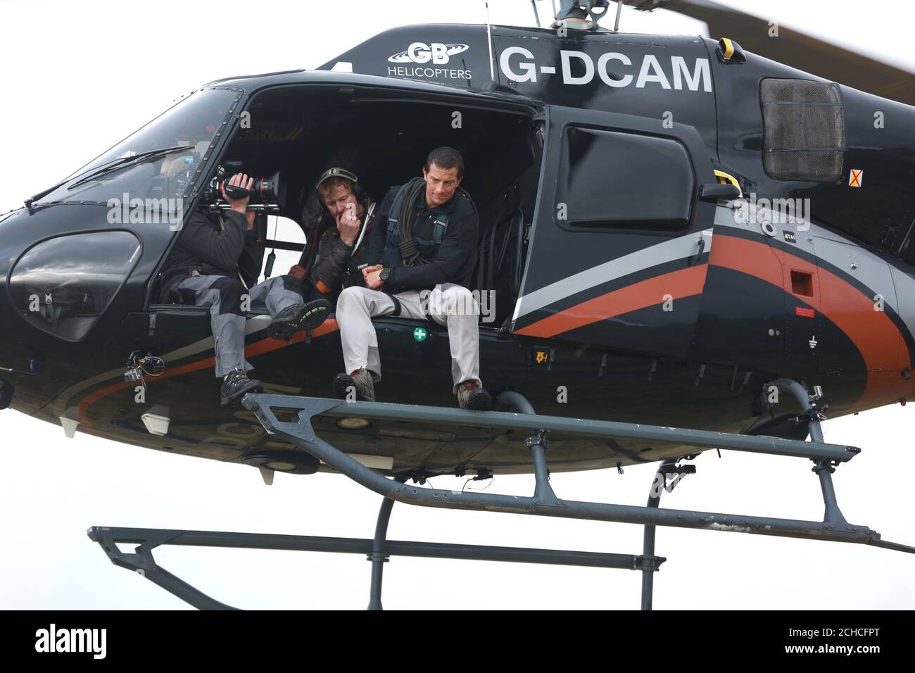 Bear Grylls sulla sua strada fino alla cima del Cnicht in Snowdonia, come Merlin Entertainment annuncia il lancio di 'The Bear Grylls Adventure' - un'attrazione al coperto che dovrebbe essere aperto come una caratteristica permanente al NEC nel 2018. Foto Stock