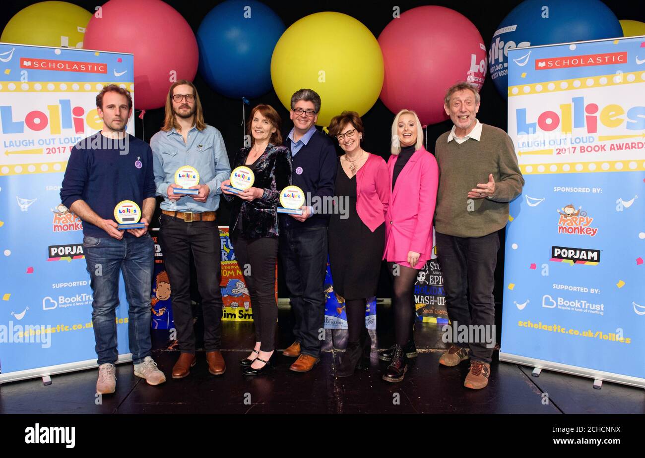 SOLO PER USO EDITORIALE (sinistra-destra) Jim Smith, Jim Field, Christine Hamill, David Solomons, Nicolette Jones, Katie Thistleton e Michael Rosen - vincitori dei Laugh out Loud Awards, ÒThe LolliesÓ, un evento di premiazione creato da Scholastic, per celebrare i libri childrenÕs più divertenti al Troxy di Londra. PREMERE ASSOCIAZIONE. Foto. Data immagine: Giovedì 18 gennaio 2018. Il credito fotografico dovrebbe essere: Jonathan Hortle/PA Wire Foto Stock